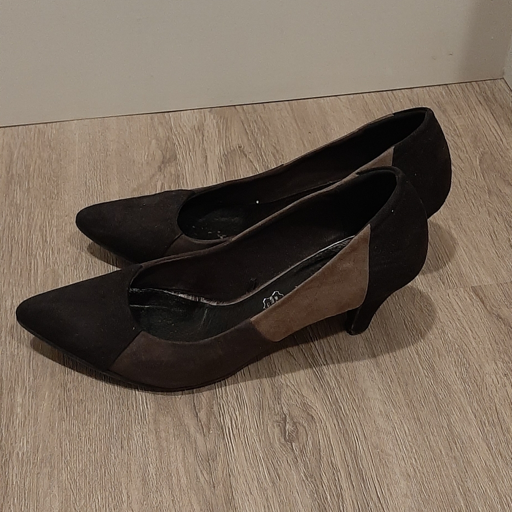 Black and grey heels - Size: 6.5